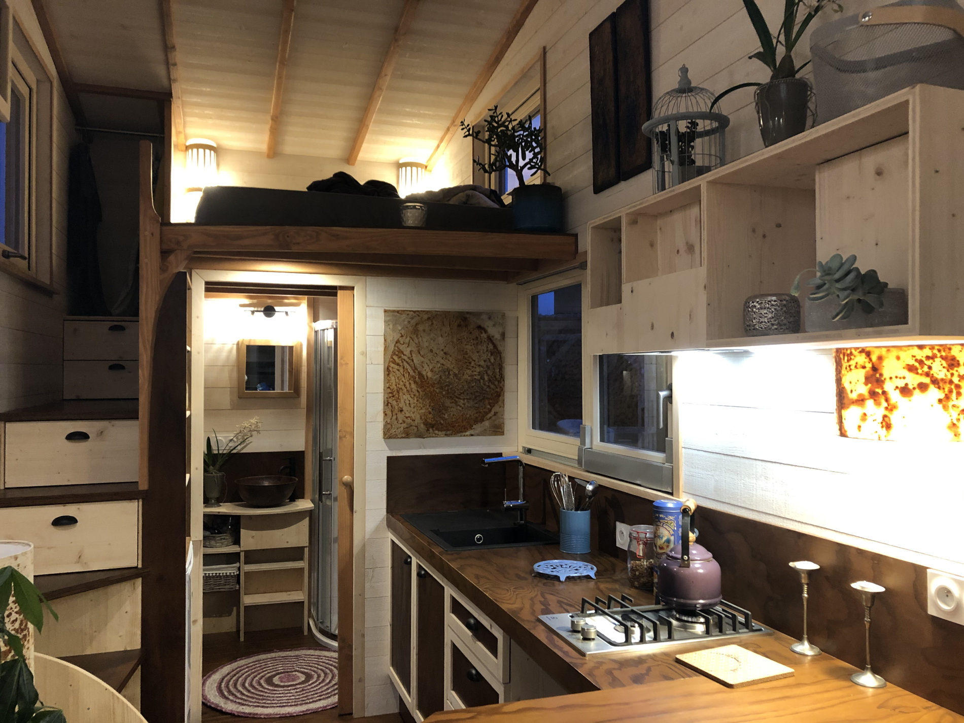 Les matériaux sont très contrastés : un mélange d'épicéa brut et thermo chauffé !